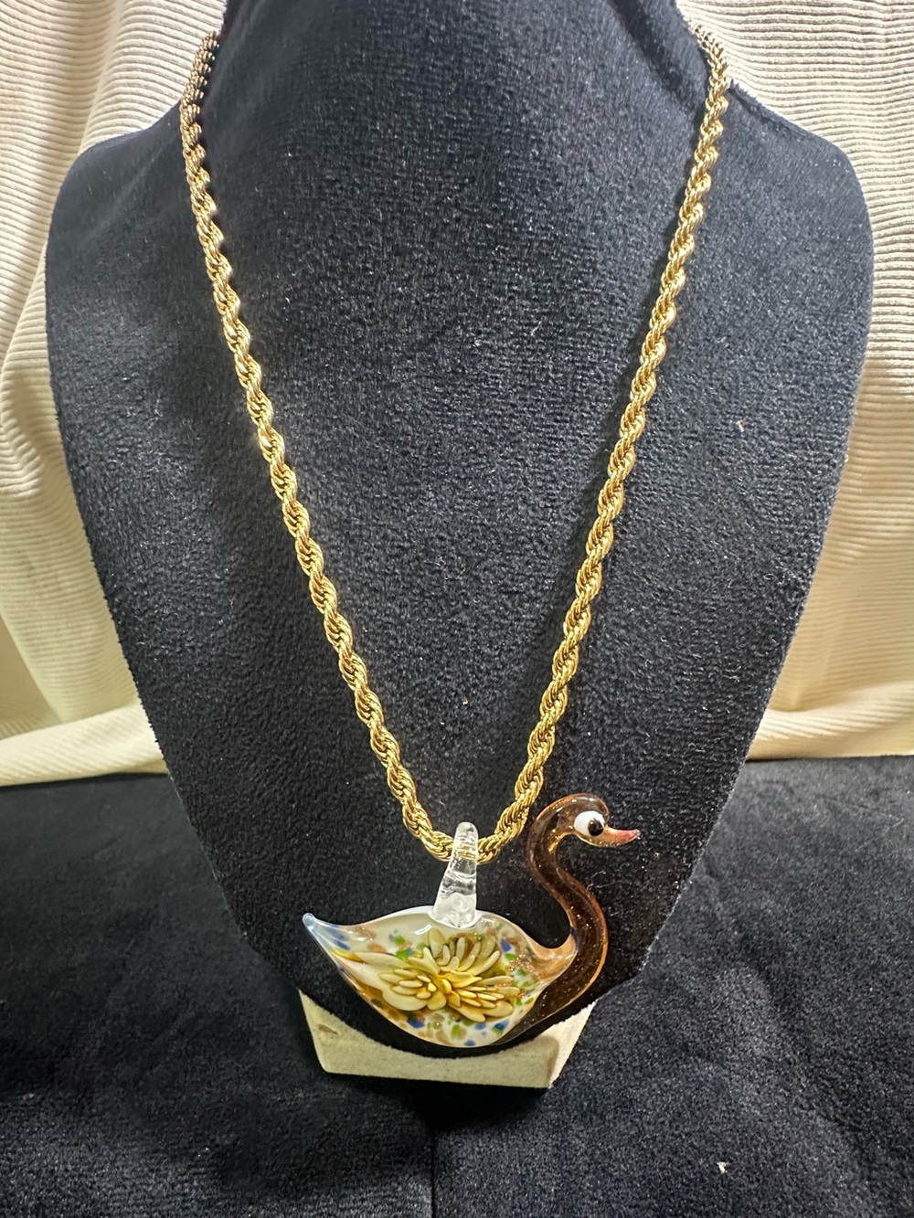 RARE: Vtg Infused Art Glass Swan Pendant Necklace